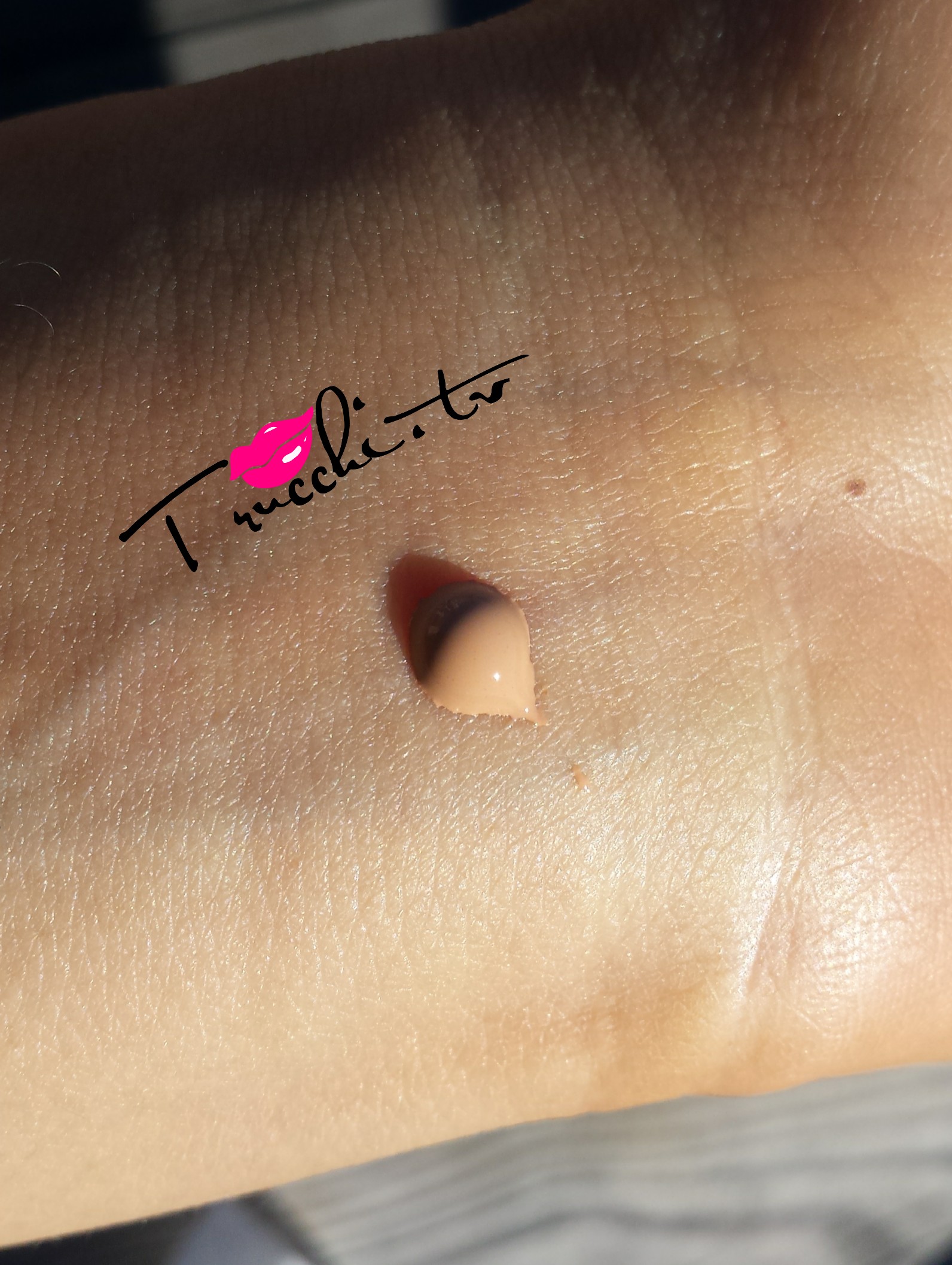 review Eau Thermale Avene Hydrance Optimale Idratante Perfezionatore di Colore Riche swatches review Eau Thermale Avene Hydrance Optimale Idratante Perfezionatore di Colore Riche swatches