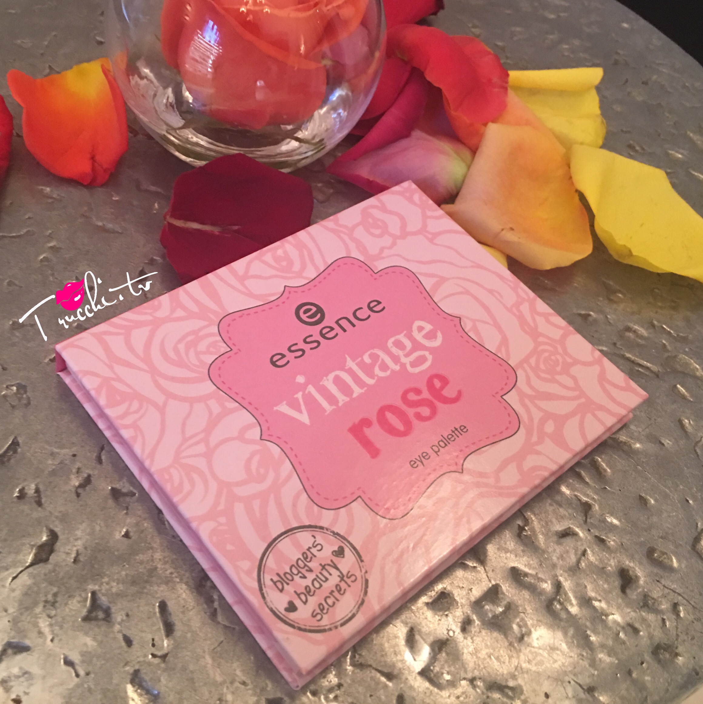 Essence bloggers beauty secrets – vintage rose eye palette