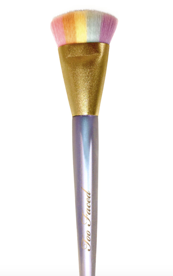 Too Faced Magic Rainbow Strobing Brush