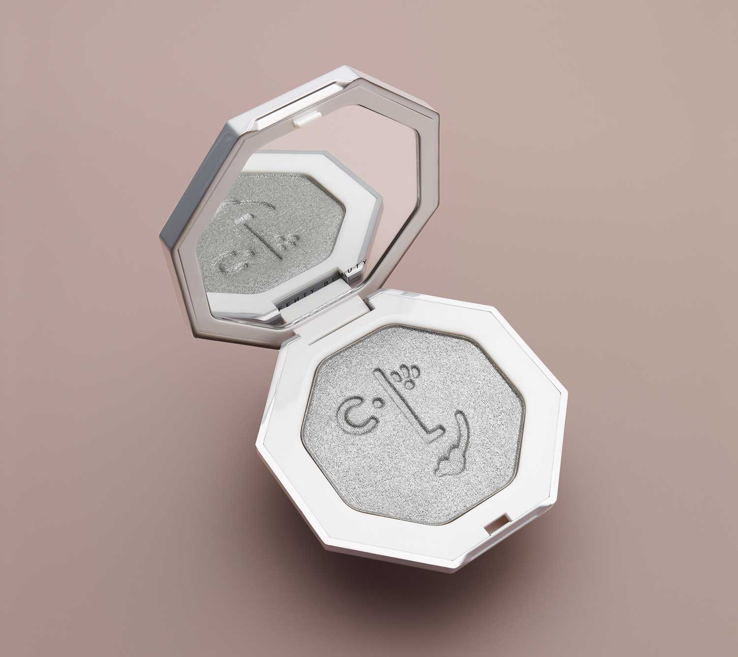 Il nuovo CHARITY HIGHLIGHTER Fenty Beauty Killawatt che fa doppiamente bene! Il nuovo CHARITY HIGHLIGHTER Fenty Beauty Killawatt che fa doppiamente bene!