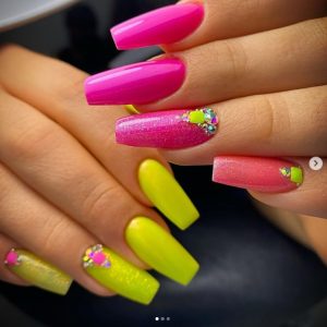 Unghie Smalto Fluo estate 2020 Unghie Smalto Fluo estate 2020
