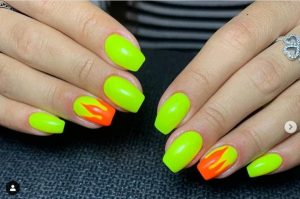 Unghie Smalto Fluo estate 2020 Unghie Smalto Fluo estate 2020