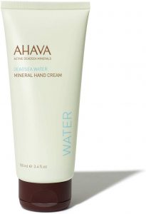 Le migliori creme mani per affrontare la stagione fredda - Ahava