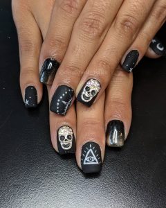 Nail art Halloween, le più belle unghie a tema - teschi Nail art Halloween, le più belle unghie a tema - teschi
