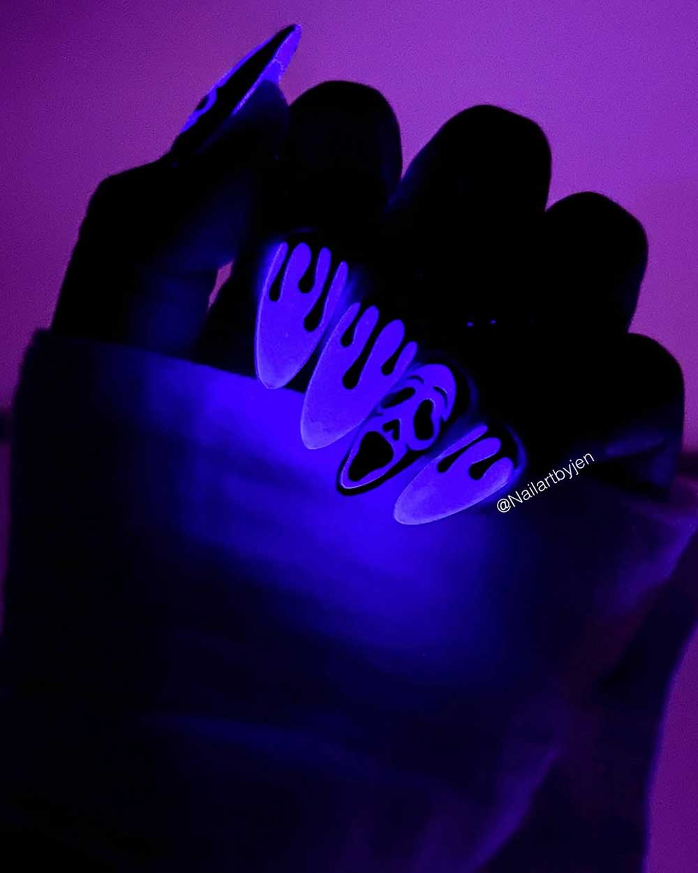 Unghie per Halloween Glow In The Dark Unghie per Halloween Glow In The Dark