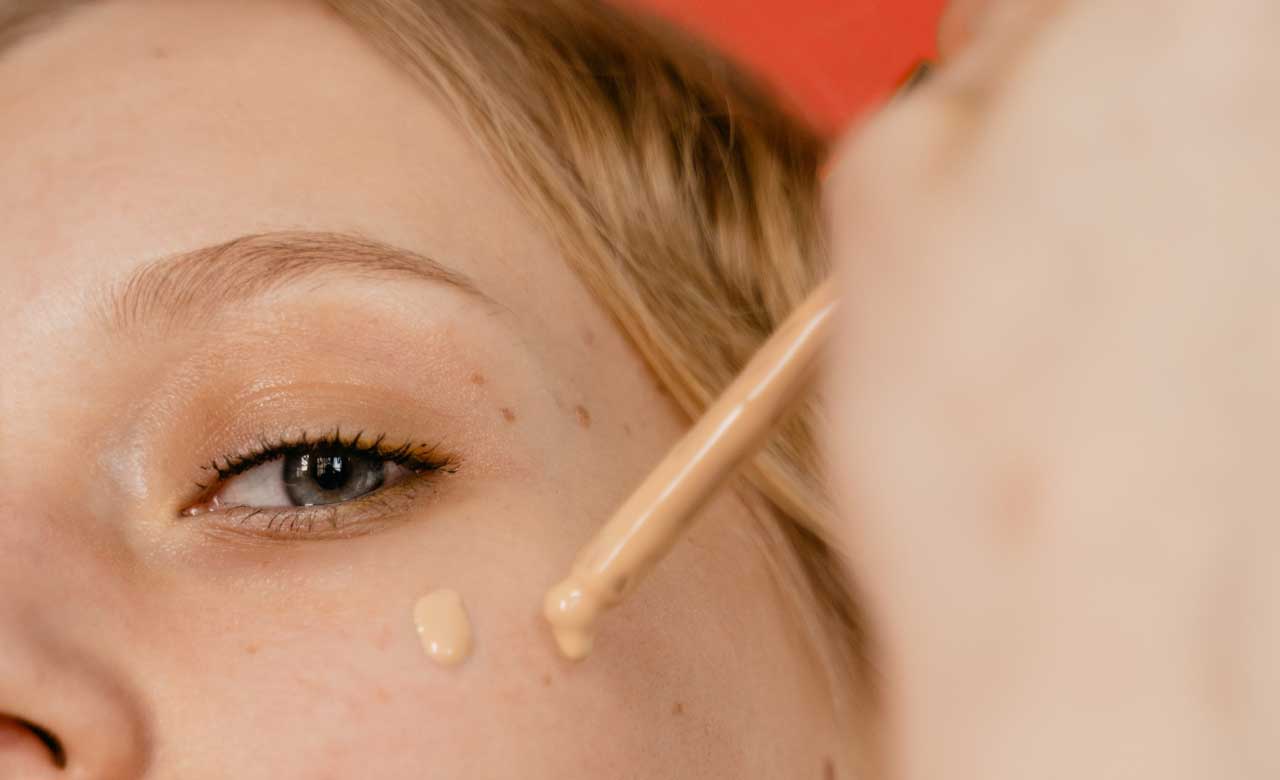 Come mettere il fondotinta Come mettere il fondotinta