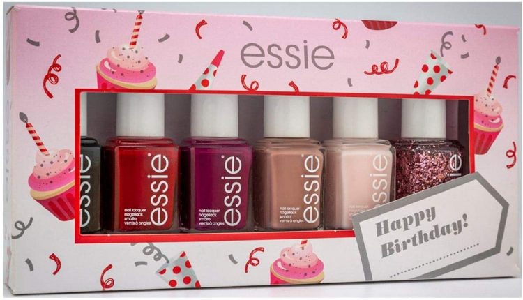 Regali di Natale per le amiche, tante idee per farle felici – essie birthday kit