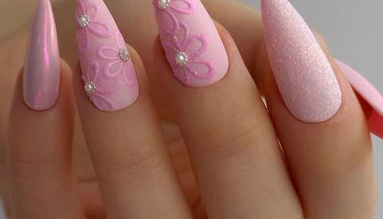 Unghie glitter, tante idee per mani scintillanti per le Feste – unghie glitter effetto zucchero 5