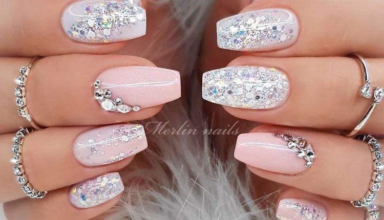 Unghie glitter, tante idee per mani scintillanti per le Feste – unghie glitter rosa 6