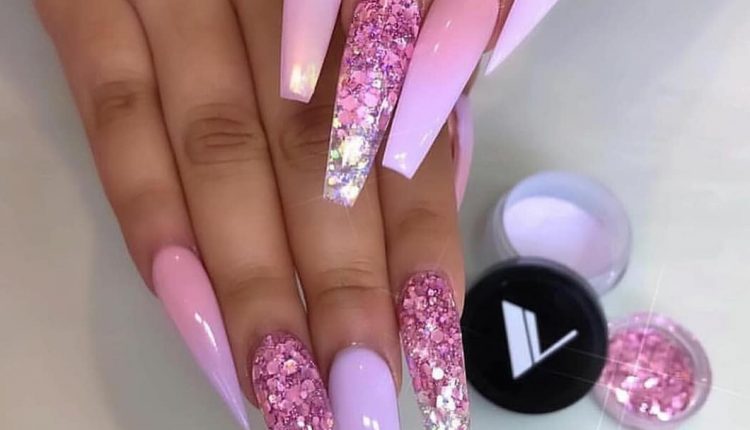 Unghie glitter, tante idee per mani scintillanti per le Feste – unghie glitter rosa8