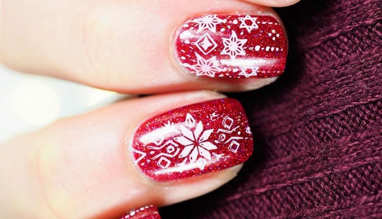 Unghie glitter, tante idee per mani scintillanti per le Feste – unghie glitter rosse_natalizie 6