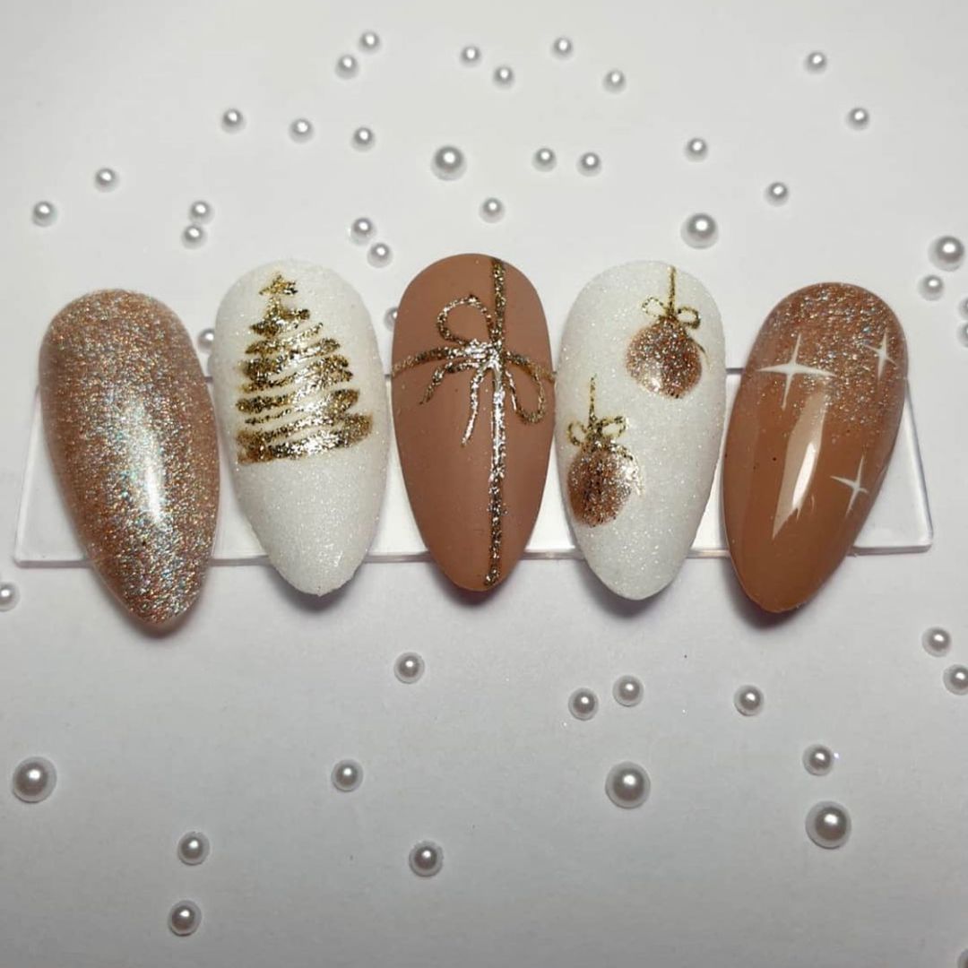 Unghie natalizie idee spunti e ispirazioni per le Feste - unghie glitter Unghie natalizie idee spunti e ispirazioni per le Feste - unghie glitter