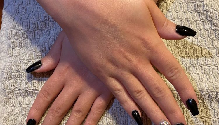Unghie per Capodanno, tante idee per ispirarsi – accent nail10