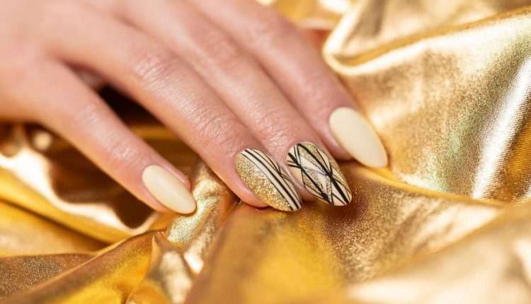 Unghie per Capodanno, tante idee per ispirarsi – oro e argento 2
