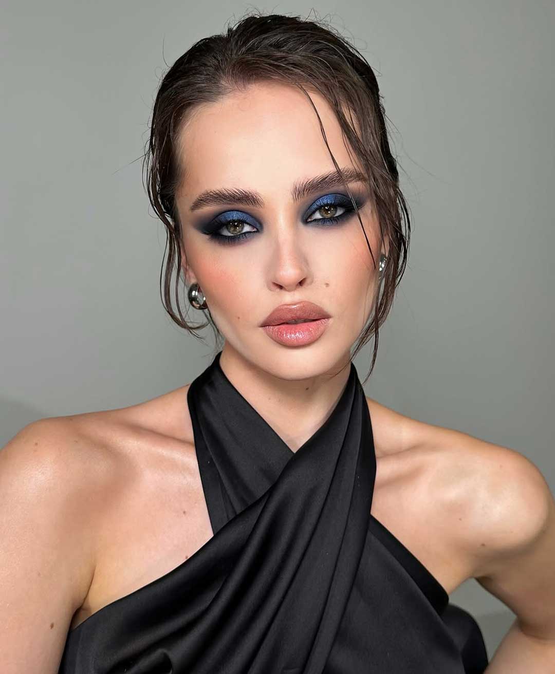 Trucco Capodanno - Smoky eyes blu scuro Trucco Capodanno - Smoky eyes blu scuro