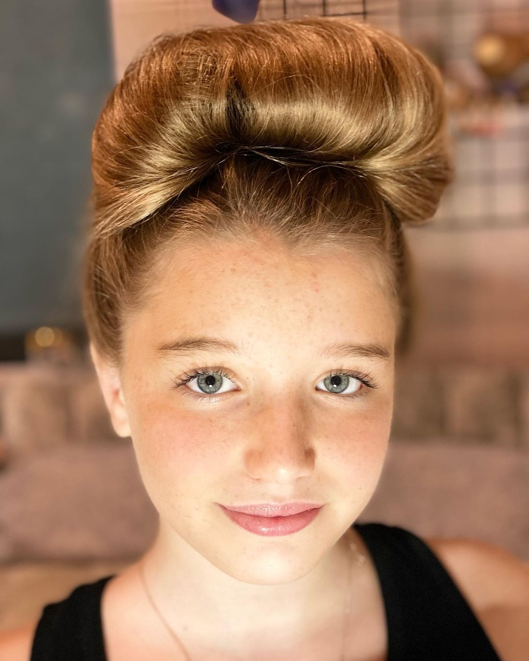 Acconciature per capelli lunghi, le più trendy per l'inverno 2020- acconciature chignon Acconciature per capelli lunghi, le più trendy per l'inverno 2020- acconciature chignon