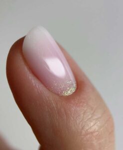 Unghie Babyboomer con brillantini Unghie Babyboomer con brillantini