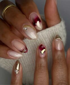 Unghie mismatched per Capodanno Unghie mismatched per Capodanno