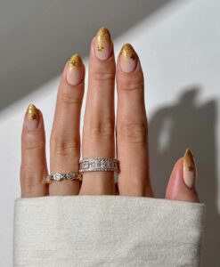 Unghie oro per Capodanno Unghie oro per Capodanno