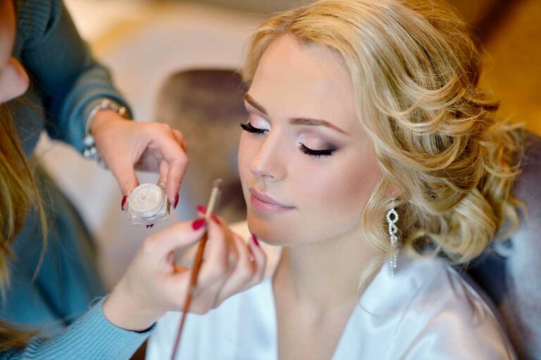 TRUCCO SPOSA 2023 Come scegliere il trucco perfetto? TRUCCO SPOSA 2023 Come scegliere il trucco perfetto?