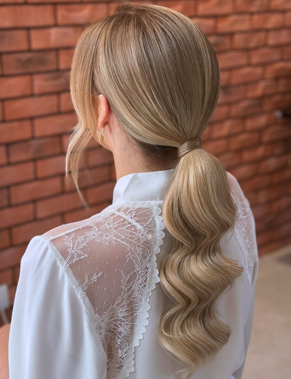 Acconciatura sposa con coda bassa Acconciatura sposa con coda bassa
