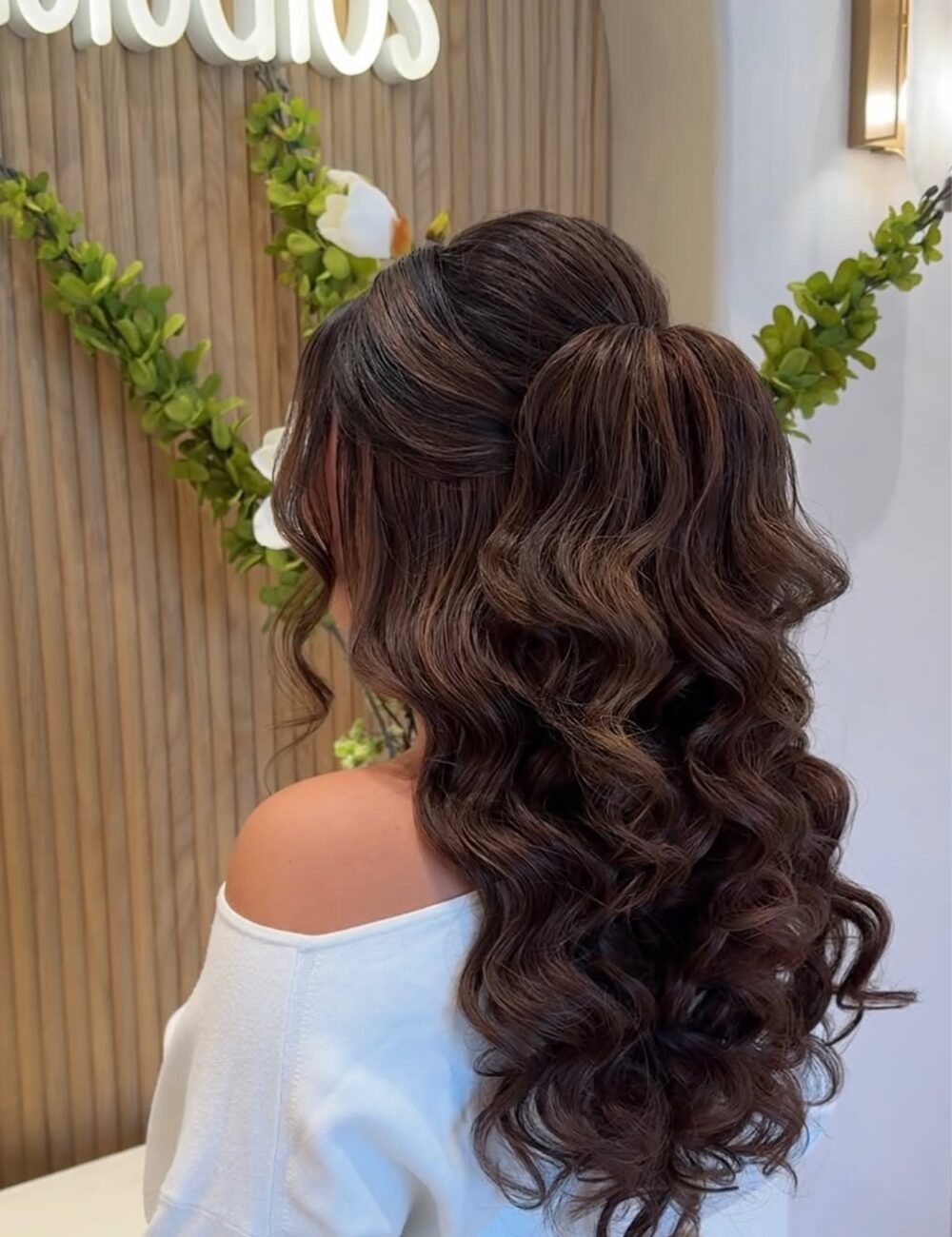 Semiraccolto sposa con onde Semiraccolto sposa con onde