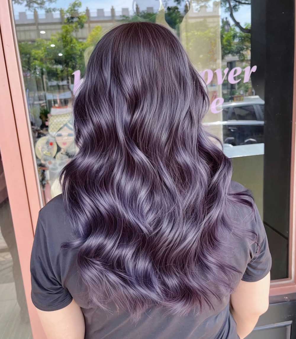 Capelli viola scuro Capelli viola scuro