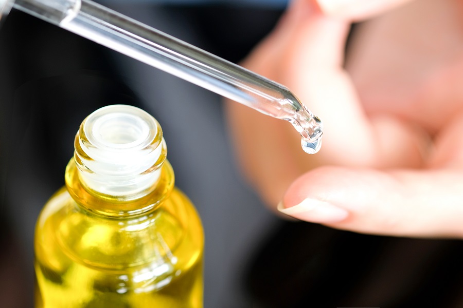Olio di enotera: proprietà e usi per la nostra bellezza