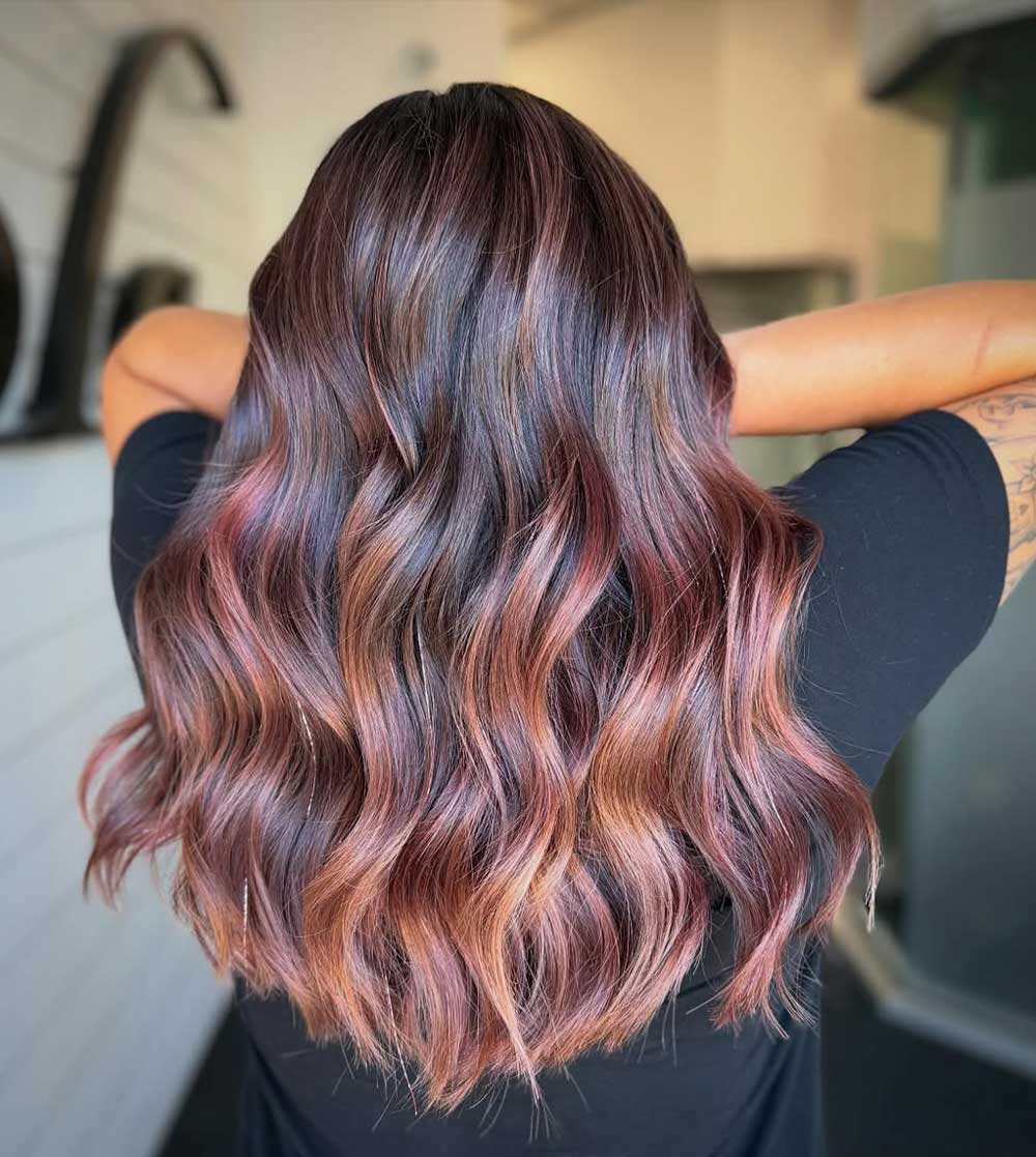 Balayage rosa su capelli castani Balayage rosa su capelli castani