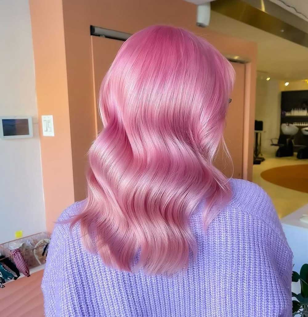 Capelli rosa pastello con onde Capelli rosa pastello con onde