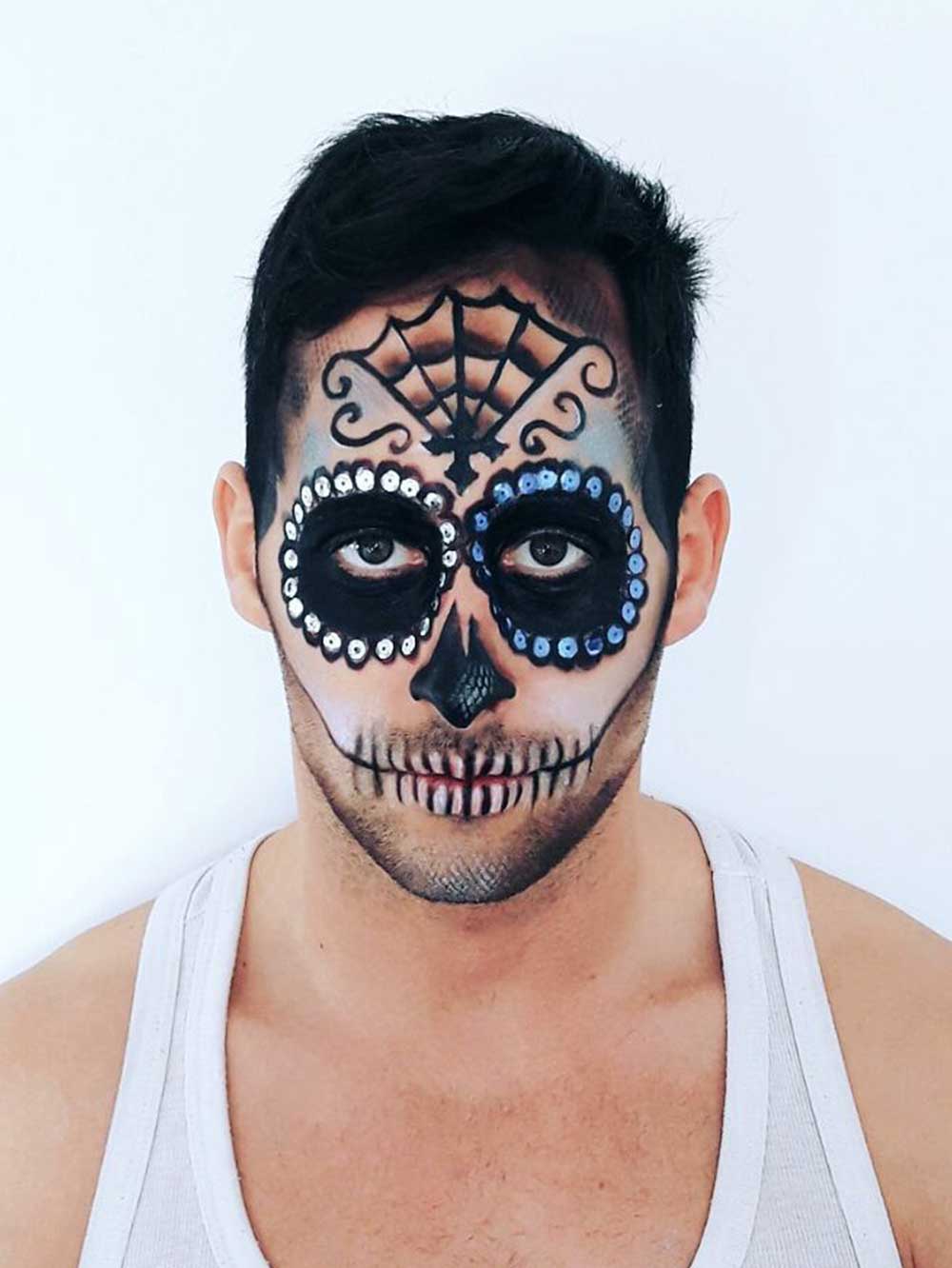 Trucco teschio messicano sui toni del nero Trucco teschio messicano sui toni del nero