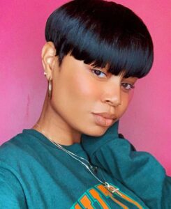 Taglio capelli corto - Bowl Cut Taglio corto donna a scodella