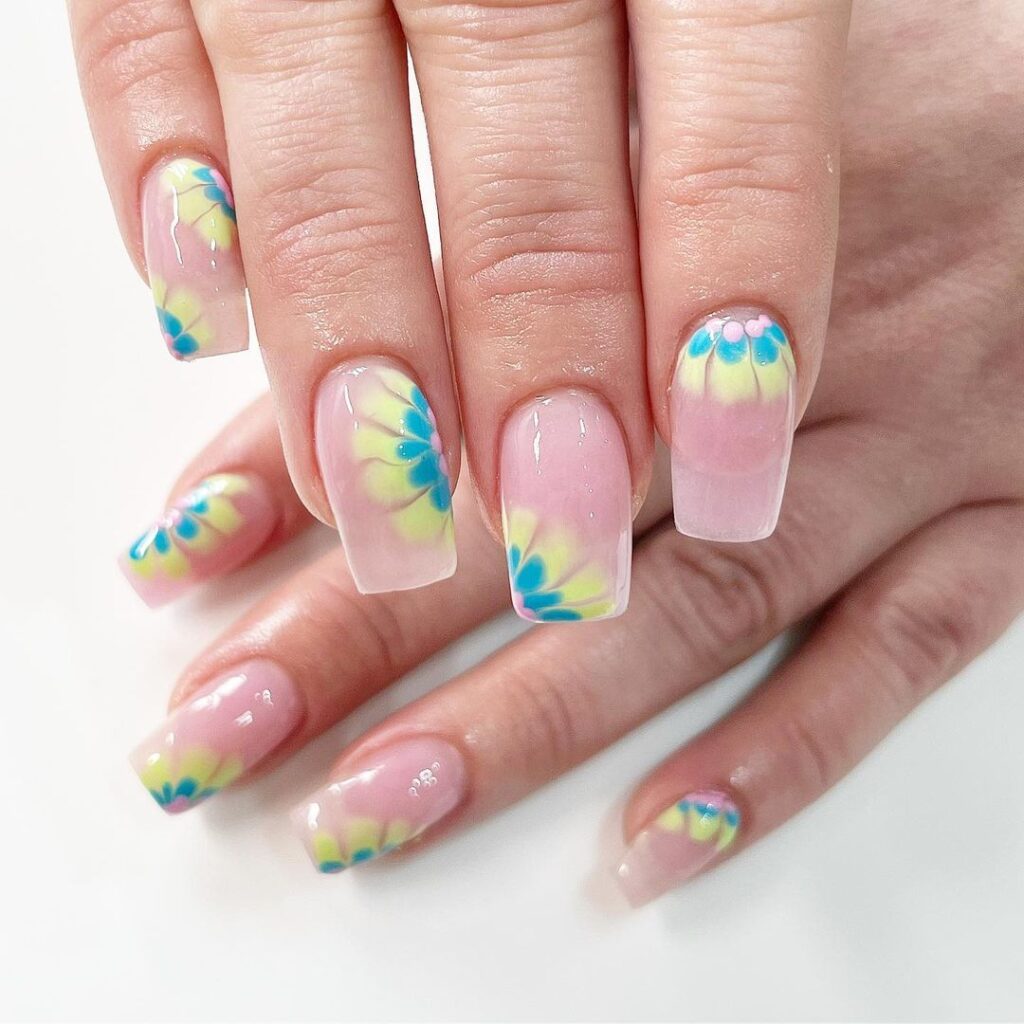 Blooming gel i segreti di una nail art romantica e colorata