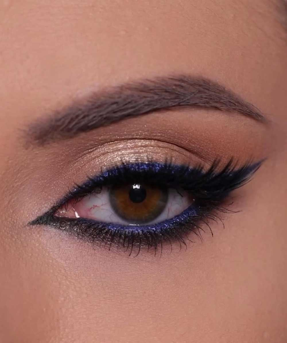 Eyeliner blu e nero Eyeliner blu e nero