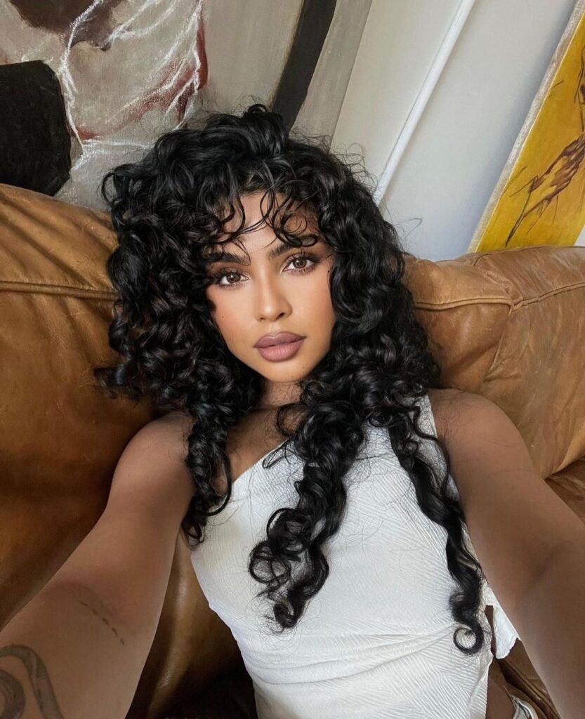 Guida completa ai boccoli, come si fanno e idee per ogni lunghezza