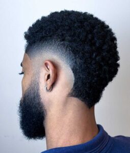 Capelli ricci afro uomo corti .- Taglio moicano