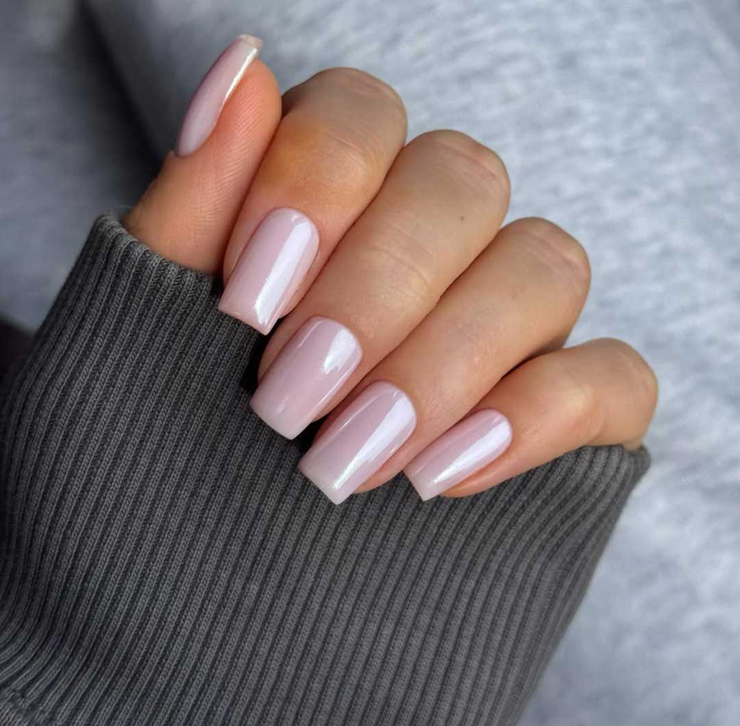 Unghie quadrate "clean girl" Unghie quadrate "clean girl"