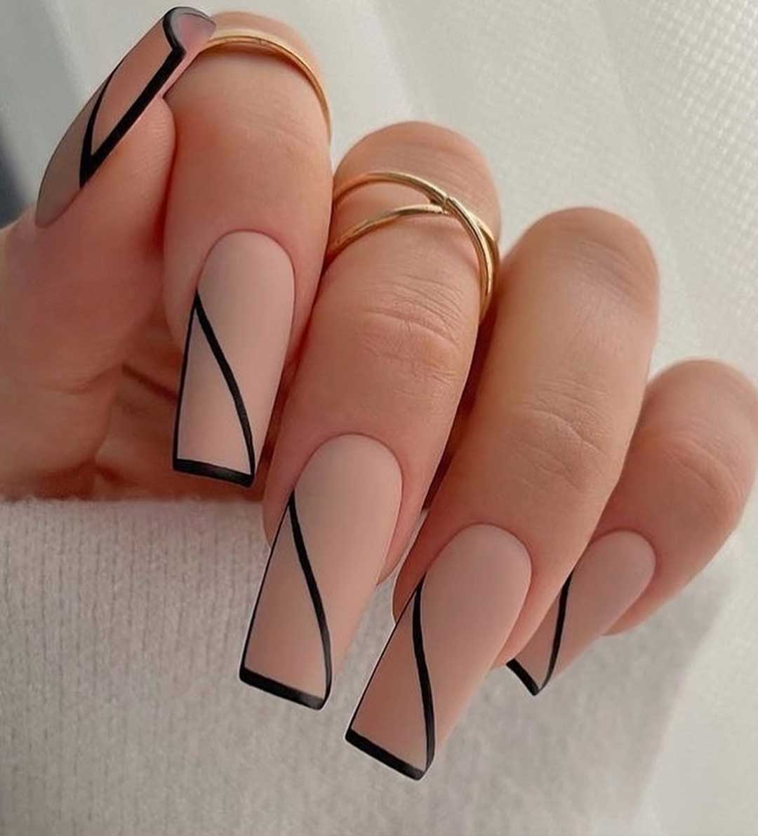 Unghie quadrate lunghe opache con design minimal Unghie quadrate lunghe opache con design minimal