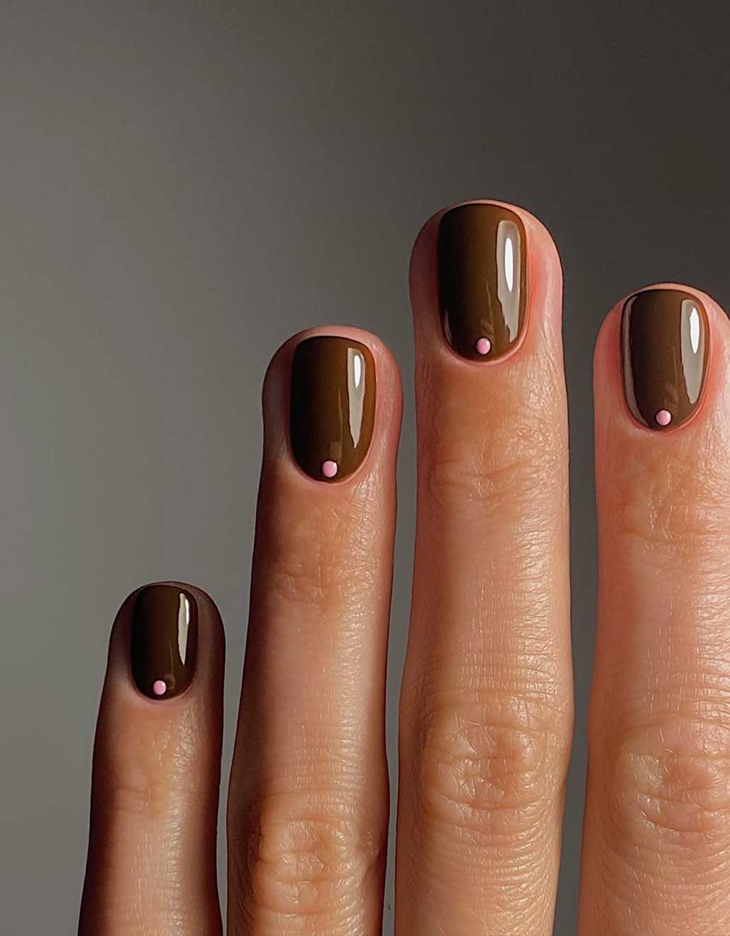 Unghie marroni e rosa