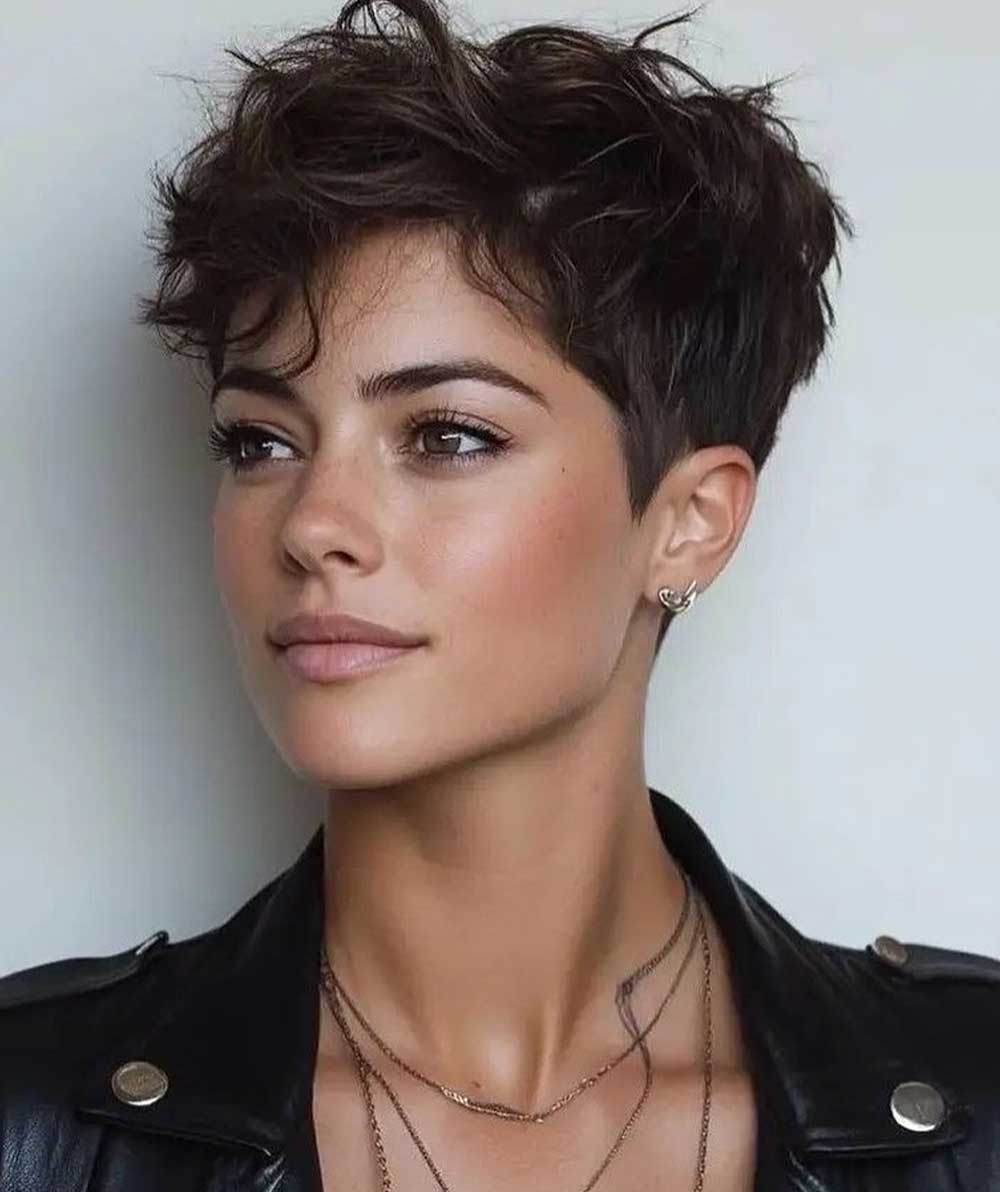 Pixie cut spettinato Pixie cut spettinato