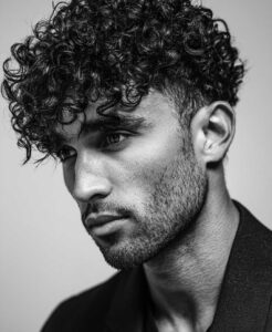 Capelli uomo viso ovale - Curly Taper Fade Capelli uomo viso ovale - Curly Taper Fade