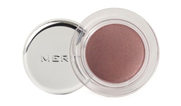 Merit Beauty Solo Shadow Sheen - Ombretto iridescente Iris Merit Beauty Solo Shadow Sheen - Ombretto iridescente Iris