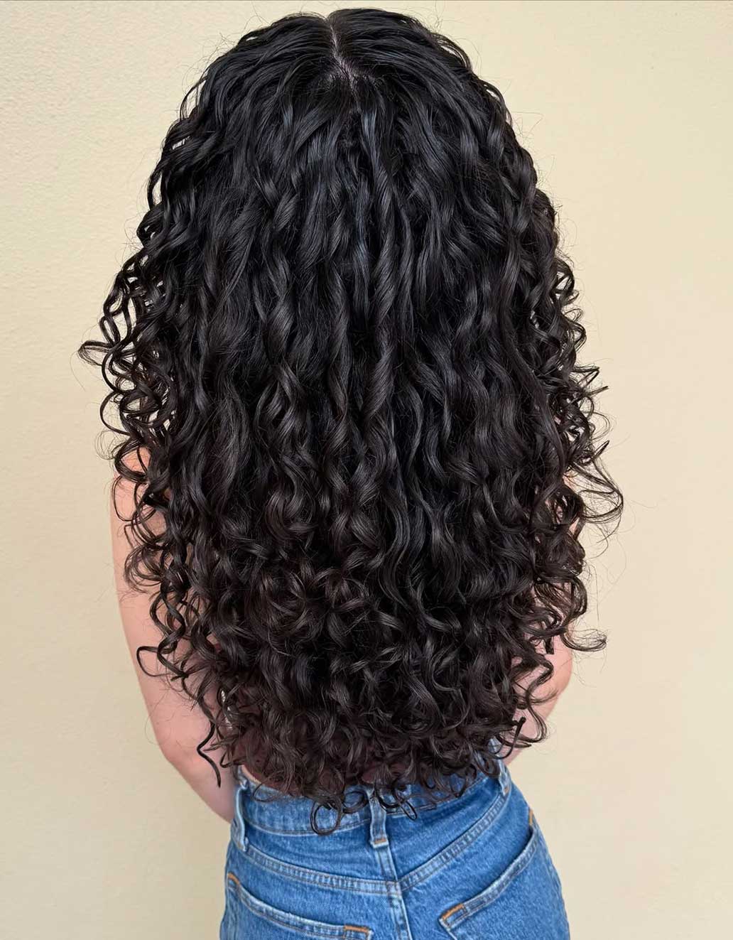Capelli ricci lunghi scalati Capelli ricci lunghi scalati
