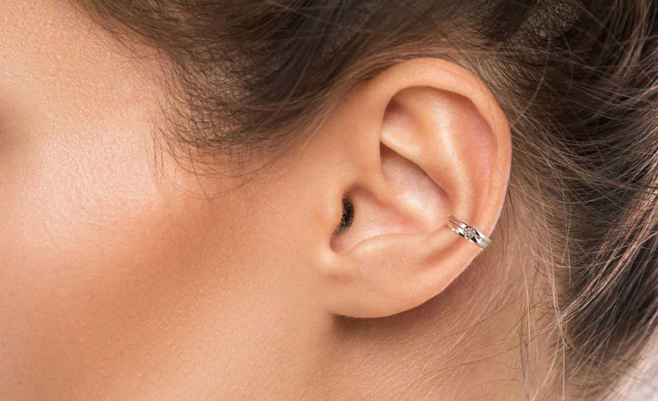 Piercing alle orecchie - Conch esterno Piercing alle orecchie - Conch esterno