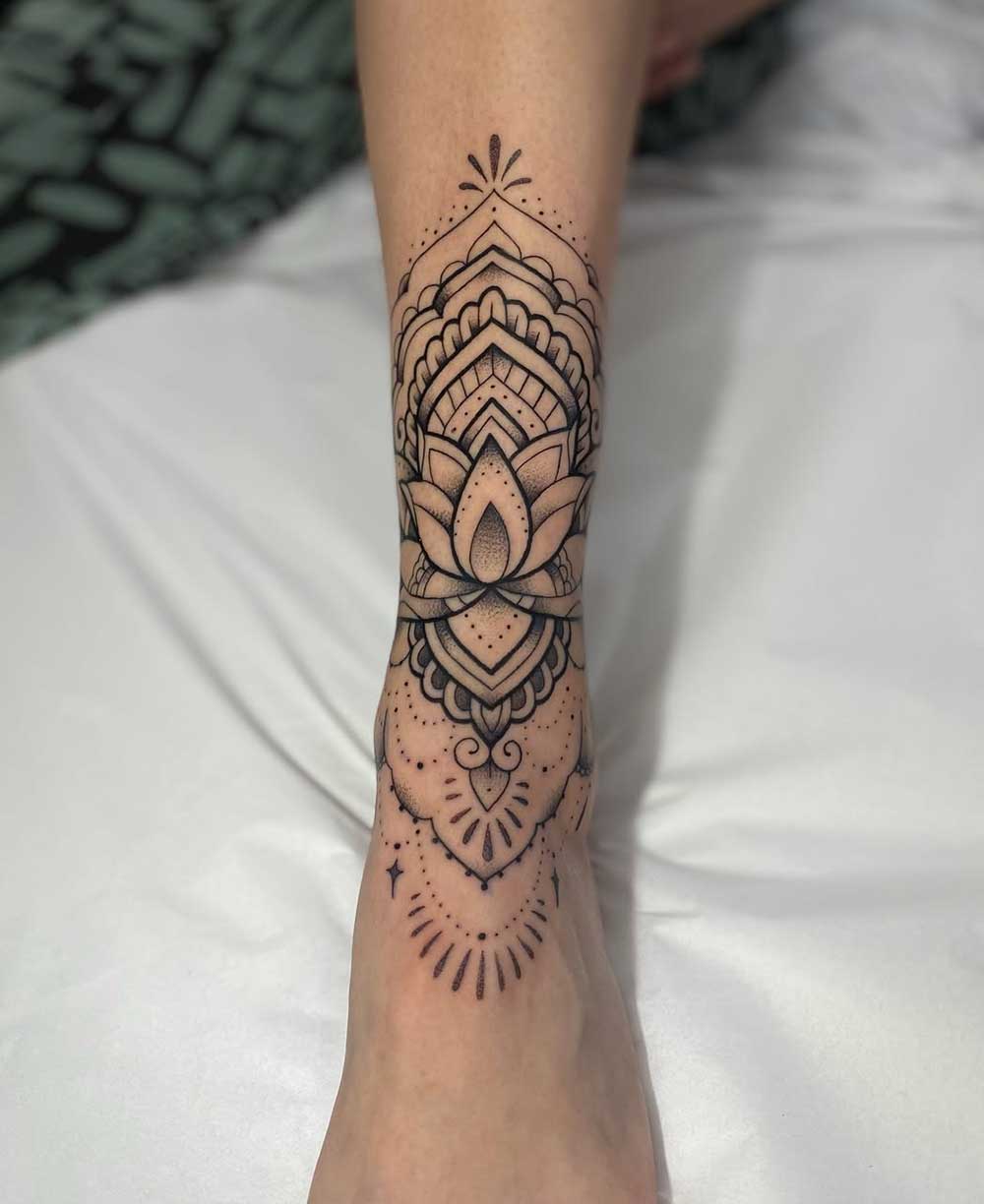 Tatuaggi fiori di loto stilizzati Tatuaggi fiori di loto stilizzati