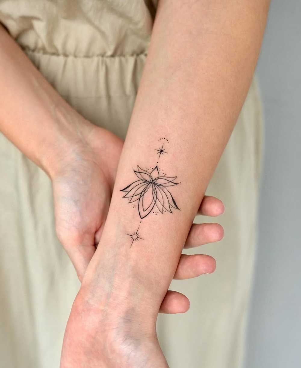Tatuaggi fiori di loto stilizzati Tatuaggi fiori di loto stilizzati