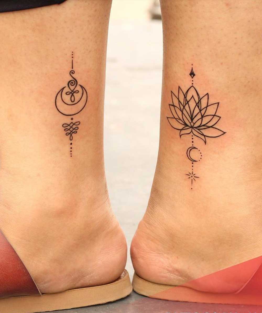 Tatuaggio fiore di loto e luna Tatuaggio fiore di loto e luna