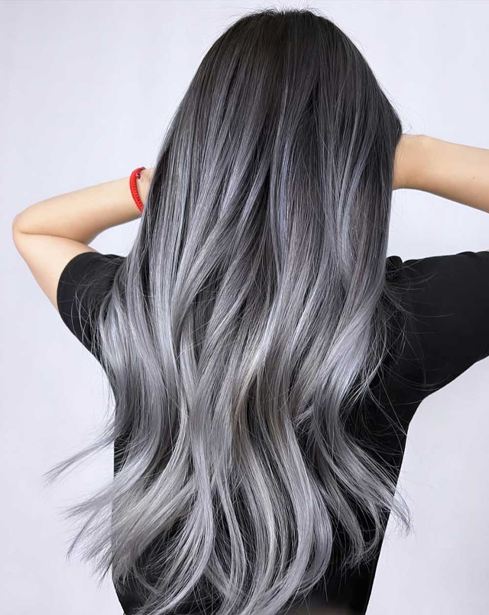 Capelli grigio perla scuro Capelli grigio perla scuro