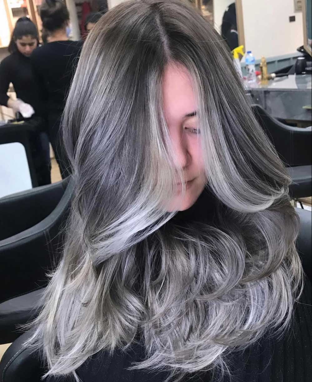 Capelli grigio perla sfumati Capelli grigio perla sfumati