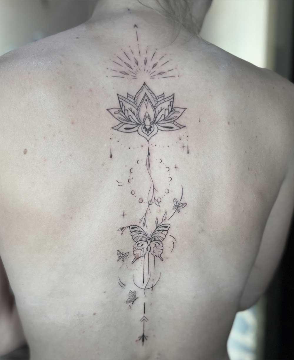 Tatuaggi farfalle e fiori di loto Tatuaggi farfalle e fiori di loto